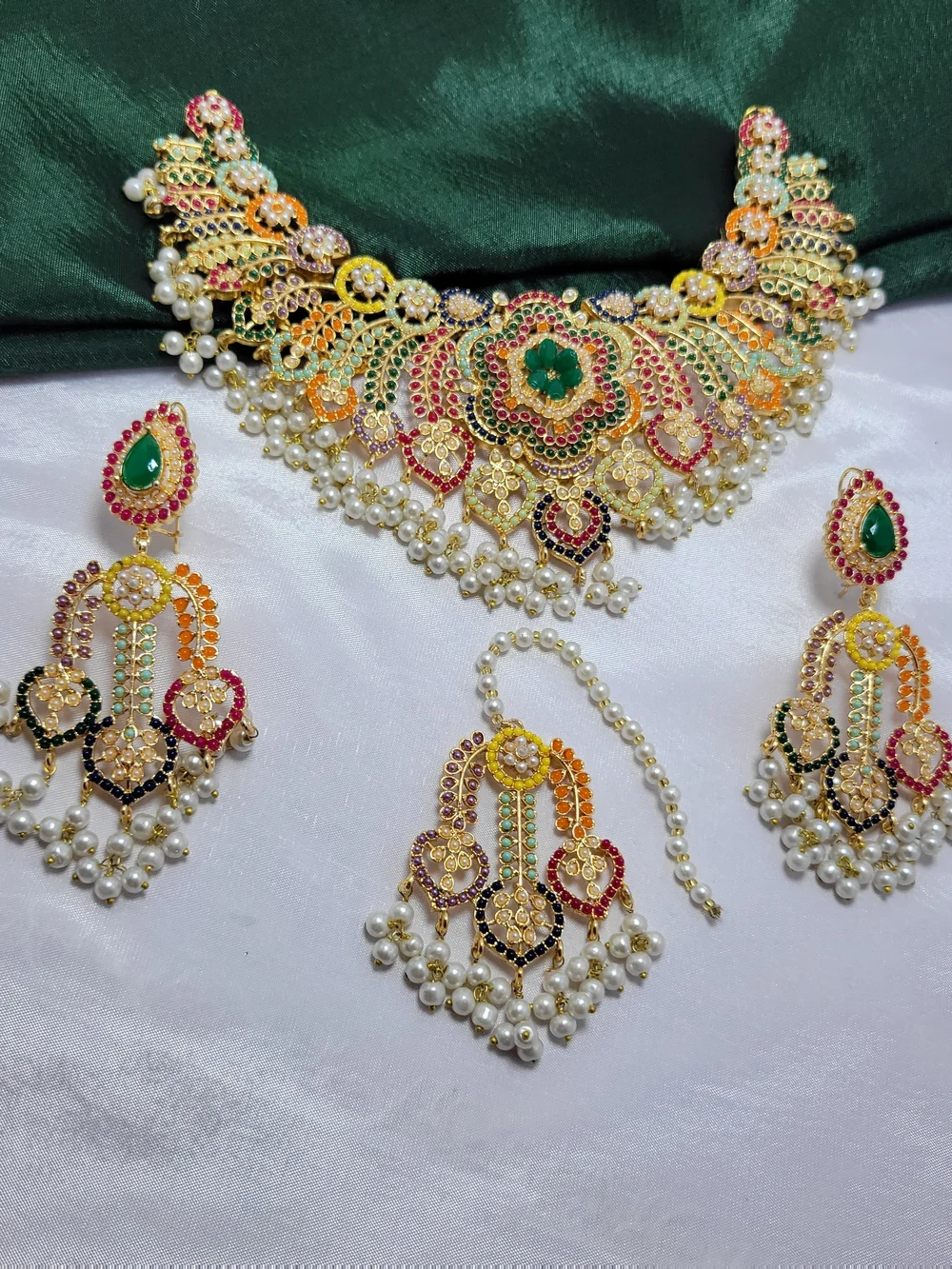 Multicolor Gold-Tone Bridal Necklace Set with Pearls